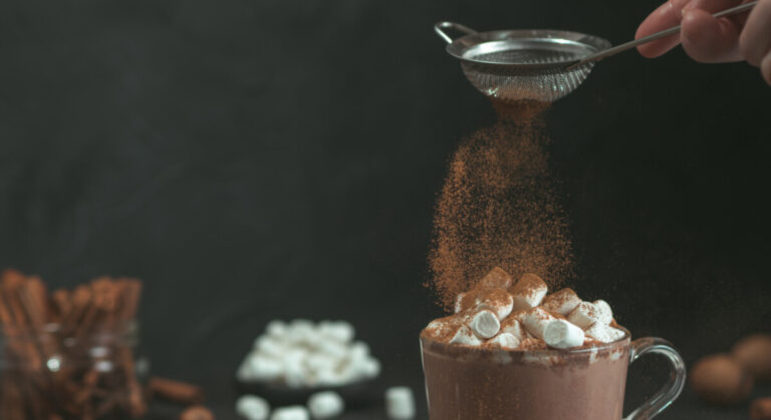 Como fazer o chocolate quente cremoso perfeito - Comidas