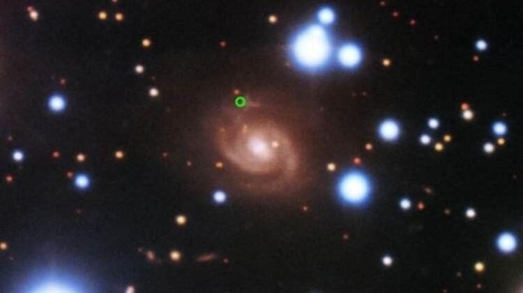 uma-imagem-de-uma-rapida-explosao-de-radio-em-verde-registrada-pelo-telescopio-gemini-north-no-havai-1604928041186_v2_750x421-6922595